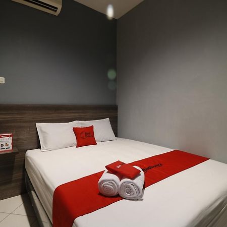 Reddoorz Plus Near Rs Harapan Kita Jakarta Luaran gambar