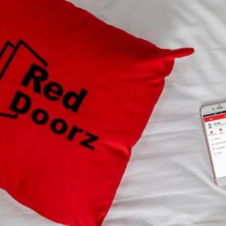 Reddoorz Plus Near Rs Harapan Kita Jakarta Luaran gambar