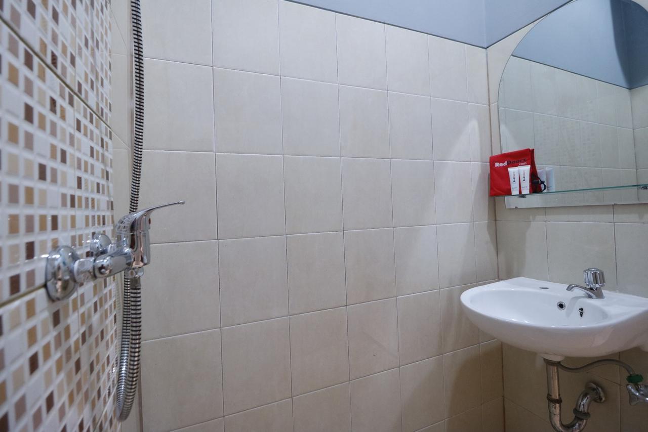 Reddoorz Plus Near Rs Harapan Kita Jakarta Luaran gambar