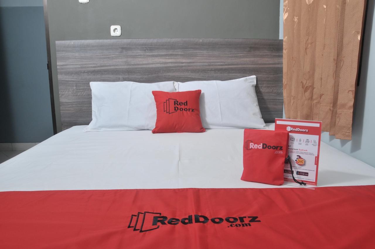 Reddoorz Plus Near Rs Harapan Kita Jakarta Luaran gambar