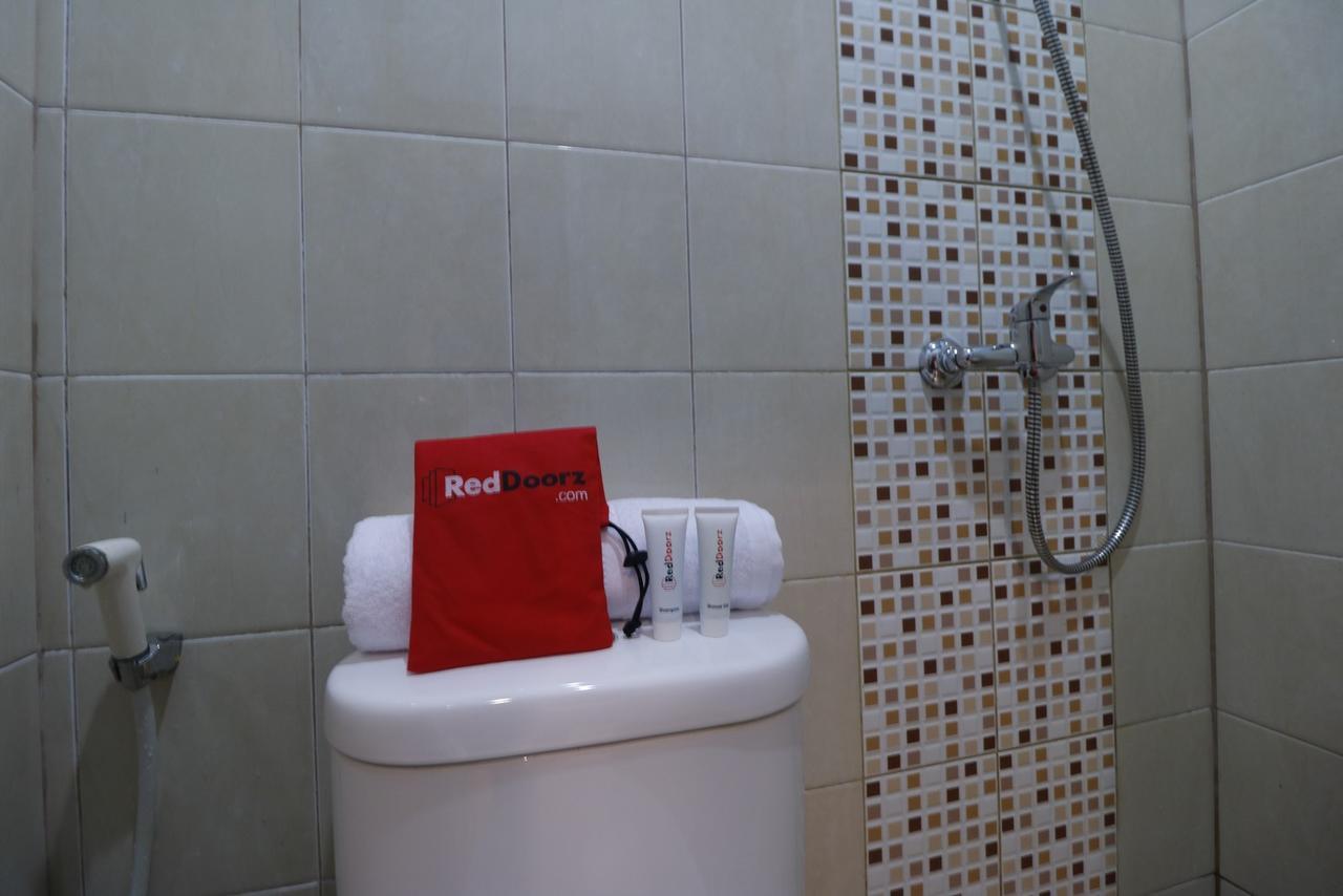Reddoorz Plus Near Rs Harapan Kita Jakarta Luaran gambar