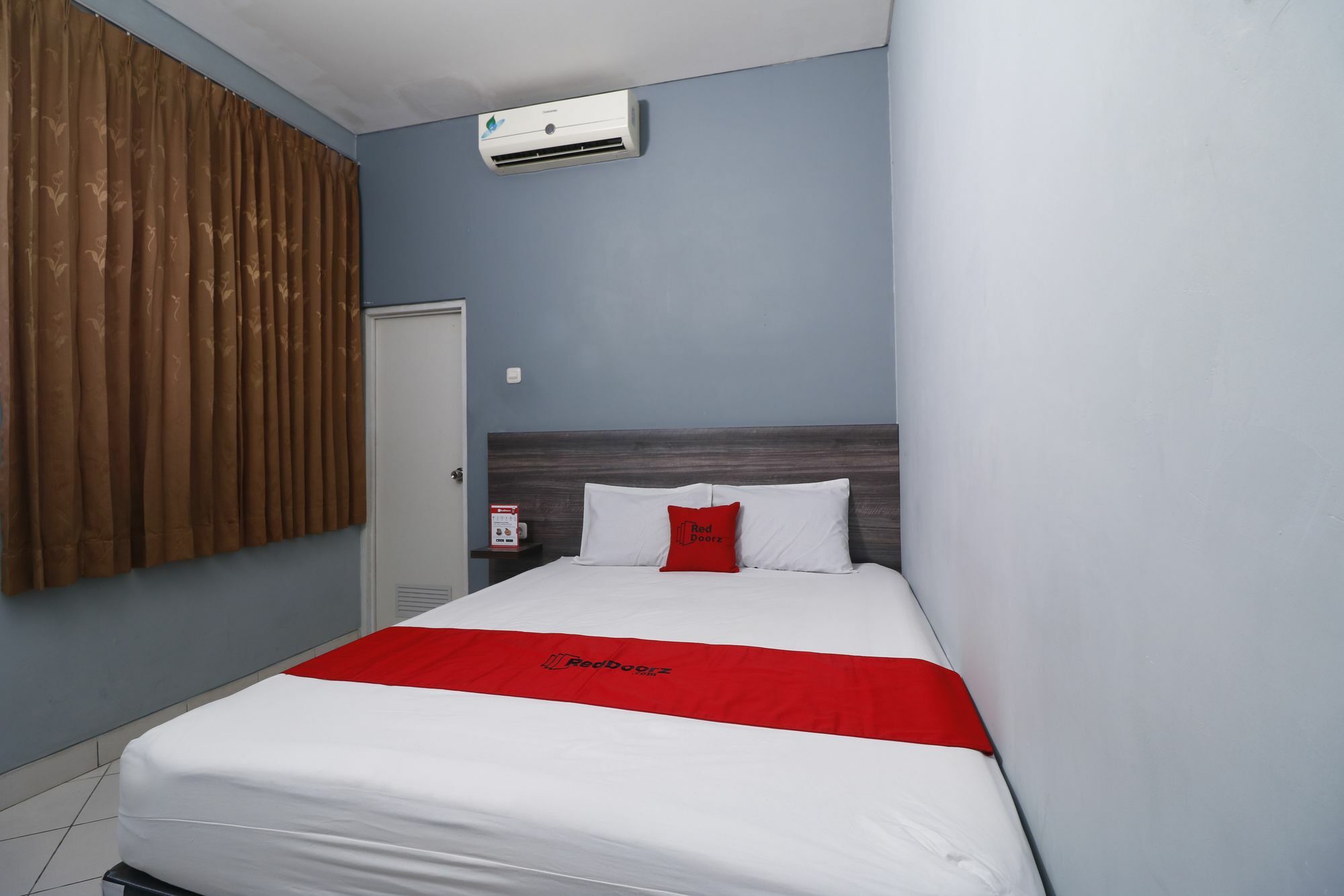 Reddoorz Plus Near Rs Harapan Kita Jakarta Luaran gambar