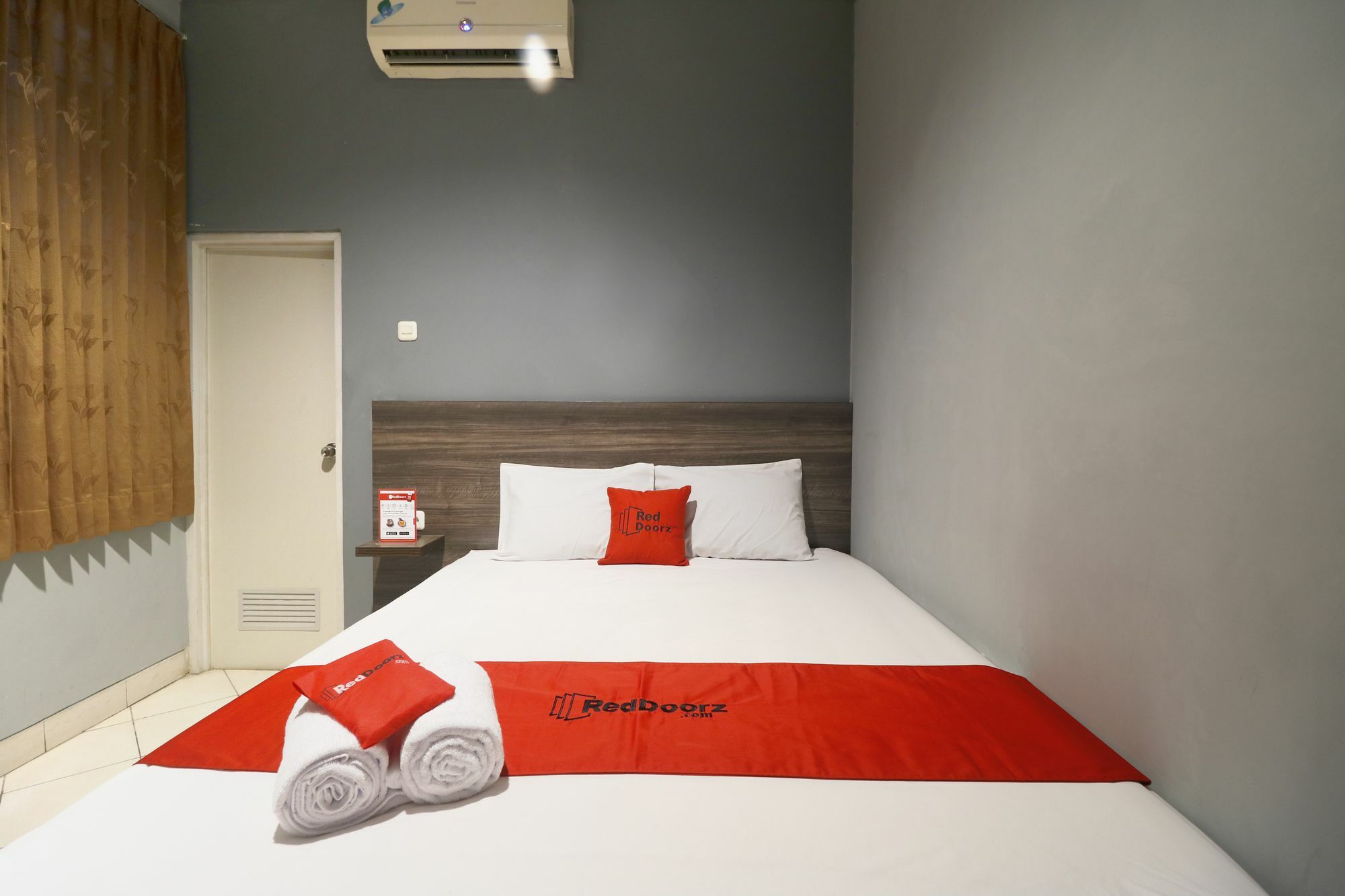 Reddoorz Plus Near Rs Harapan Kita Jakarta Luaran gambar