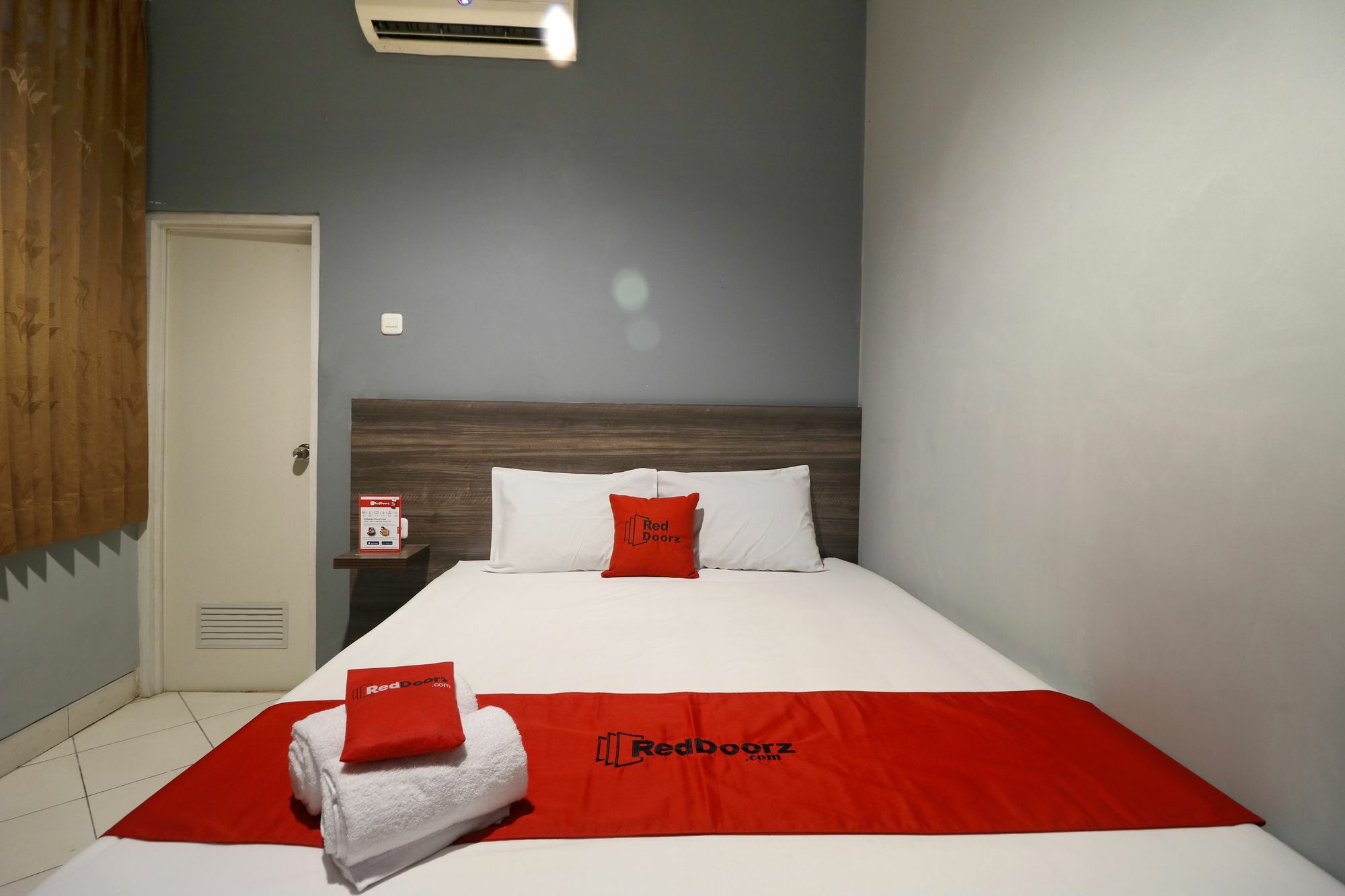 Reddoorz Plus Near Rs Harapan Kita Jakarta Luaran gambar