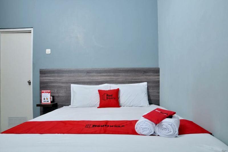 Reddoorz Plus Near Rs Harapan Kita Jakarta Luaran gambar