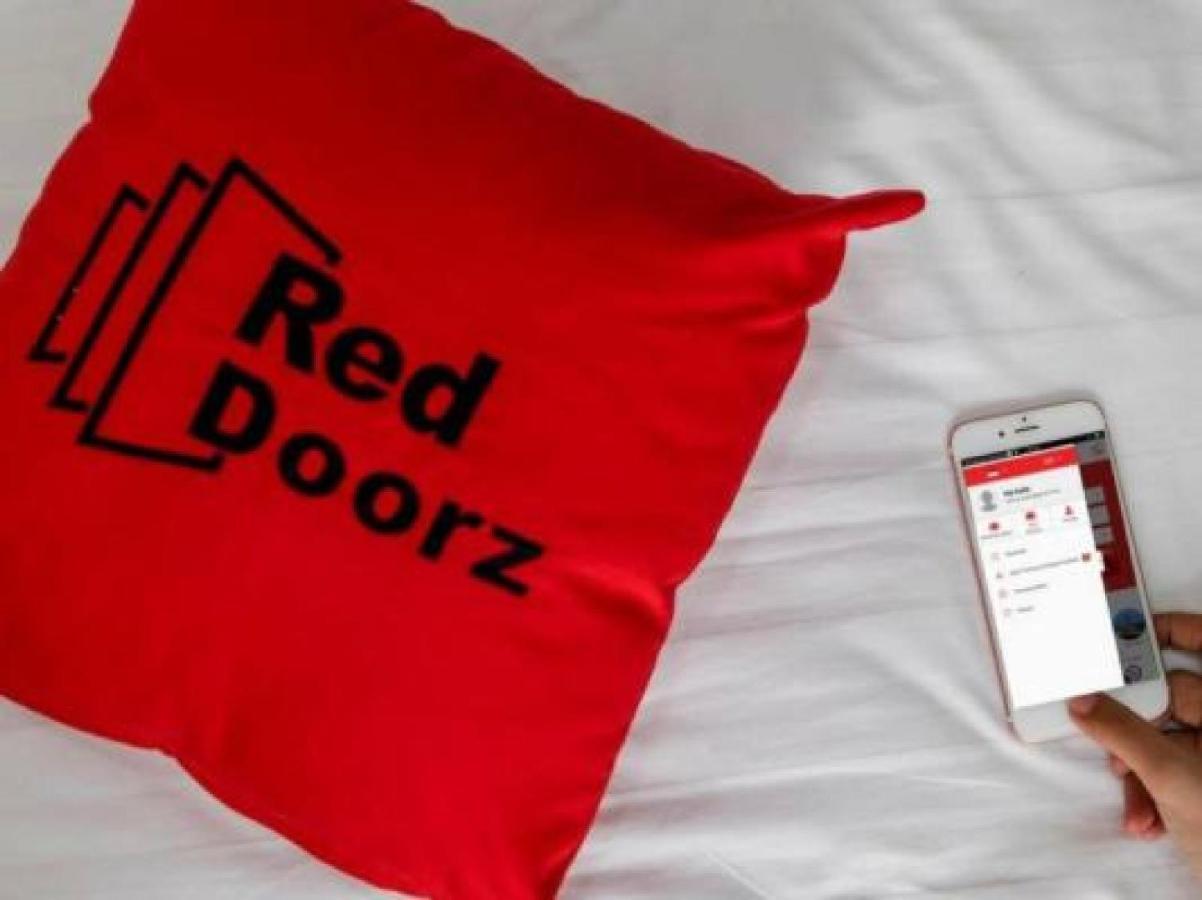 Reddoorz Plus Near Rs Harapan Kita Jakarta Luaran gambar